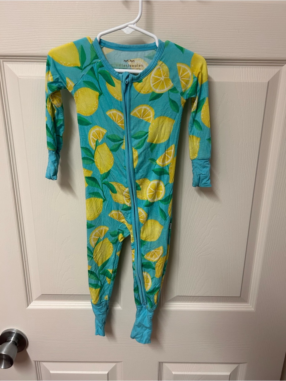 Little Sleeepies blue lemon zippy